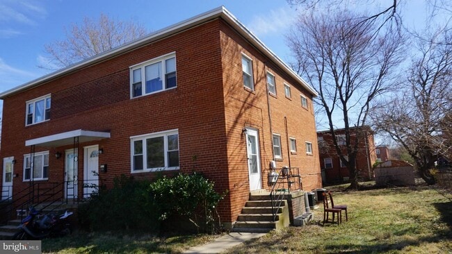 Building Photo - 908 8th St