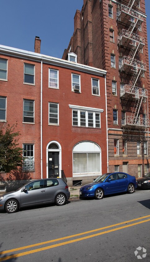 Primary Photo - 202 W Monument St
