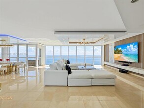 Building Photo - 16425 Collins Ave