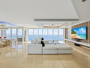 Building Photo - 16425 Collins Ave