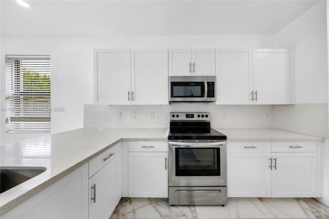 Building Photo - 268 NE 210th Way