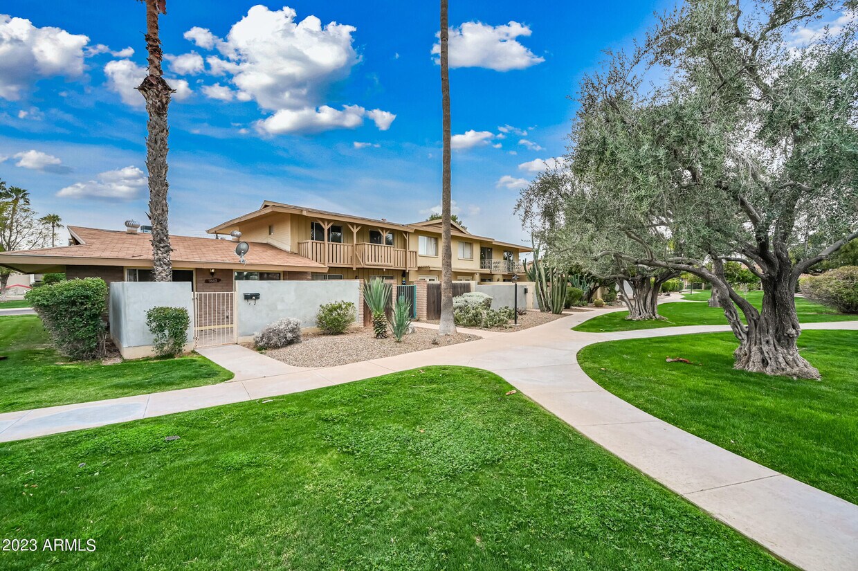 7665 E Minnezona Ave, Scottsdale, AZ 85251 Townhome Rentals in