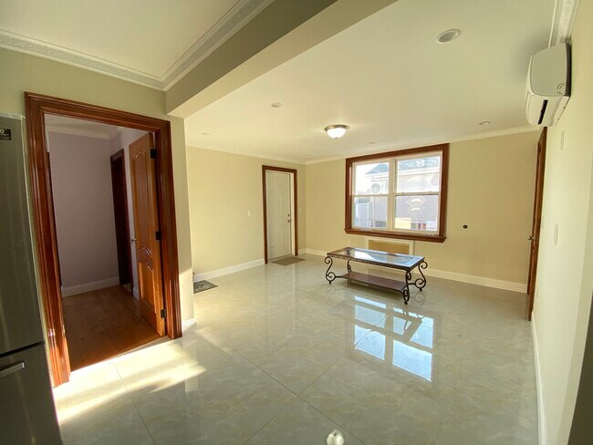 Building Photo - 3274 Giegerich Pl