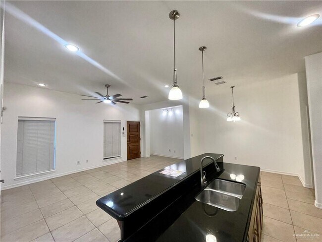 Foto del edificio - 2805 Mimosa St