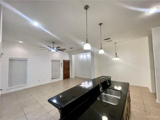 Building Photo - 2805 Mimosa St