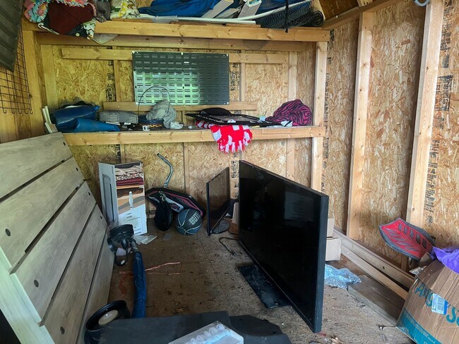 Building Photo - Summer Special.! Half Off First Months Rent!