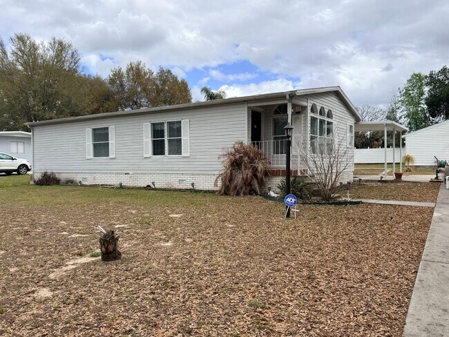 Foto del edificio - Large and Spacious 2/2 on near half acre NO HOA!