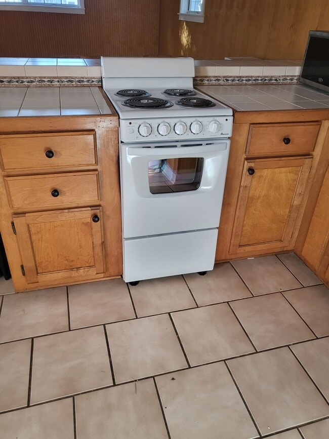 Building Photo - 422 Seabreeze Dr