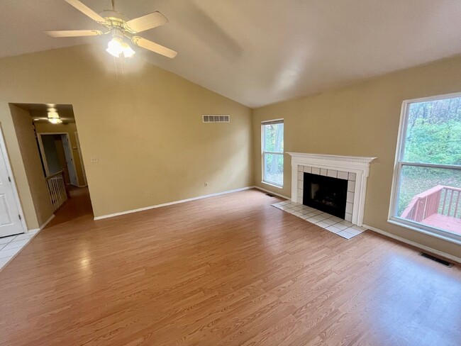 Building Photo - Welcome Home: Spacious 4-Bedroom Gem with ...