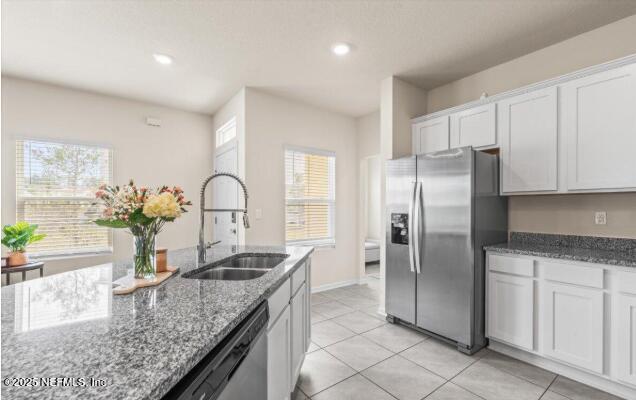 Building Photo - 164 Java Ln