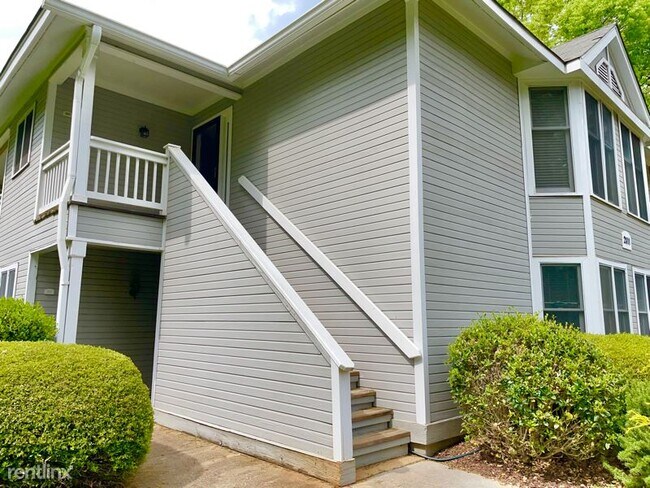 Foto del edificio - 2 br, 2 bath Condo - 2811 Edridge Ct 201 U...