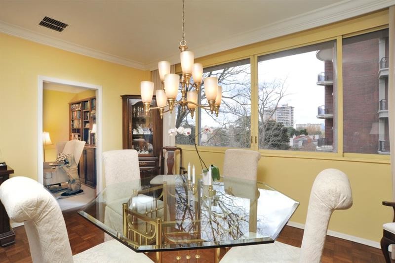 Primary Photo - 2734 Peachtree Rd NW