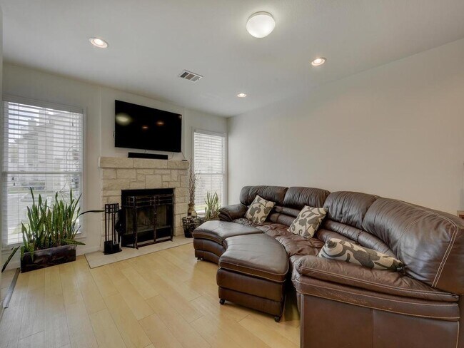 Foto del edificio - 6900 E Riverside Dr