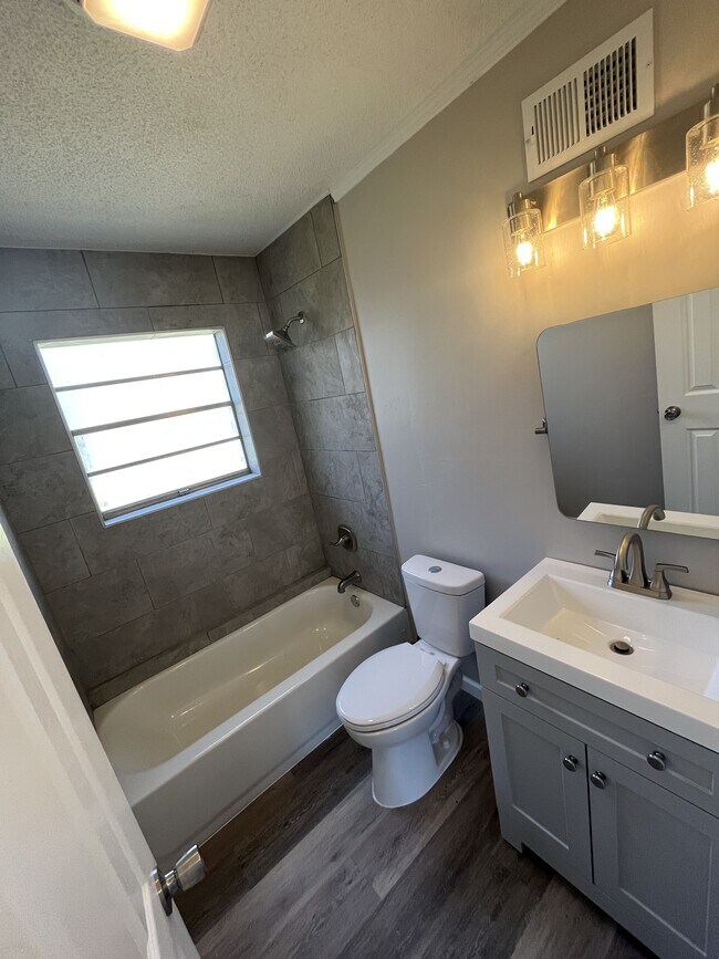 Foto del edificio - 1812 S 125th East Ave