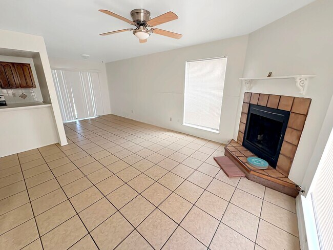 Foto del edificio - 4016-4022 North Calle Grande