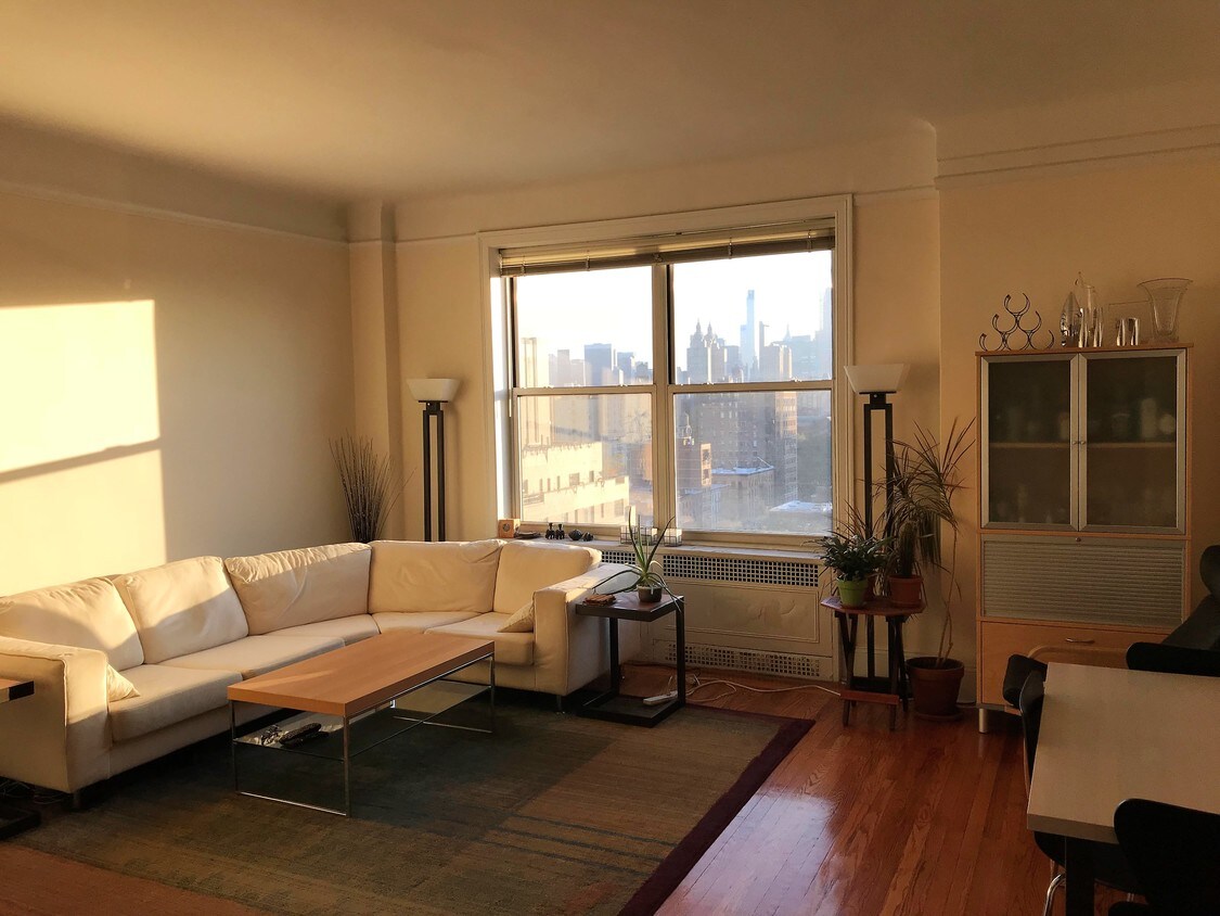 Primary Photo - 100 W 86th St