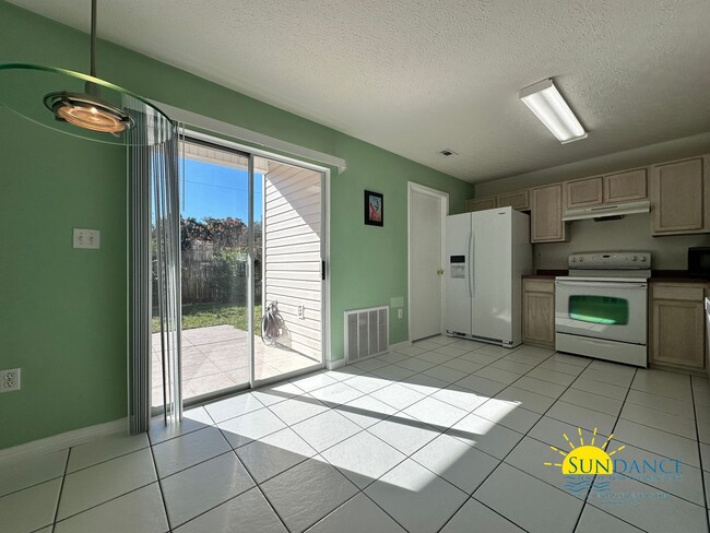 Foto del edificio - Lovely 2 Bedroom Townhouse Close to Downtown FWB