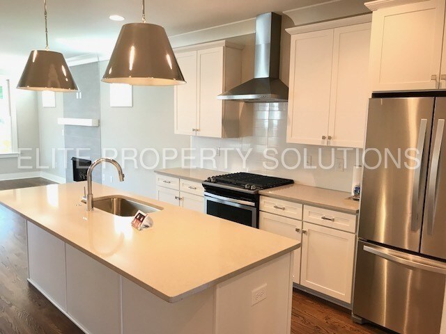 Building Photo - Great new construction rental in The Nations!