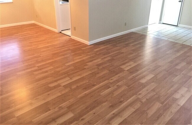 Foto del edificio - 3067 Summerhill Ct