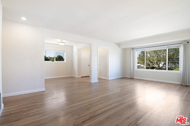 Foto del edificio - 6322 W 79th St