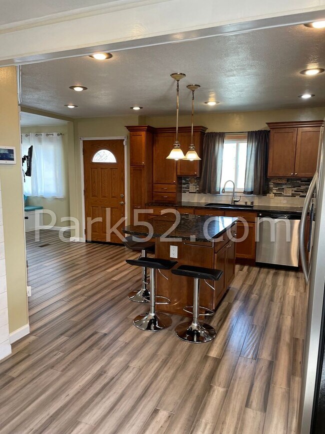 Foto del edificio - 4 Bedroom Single Family Home