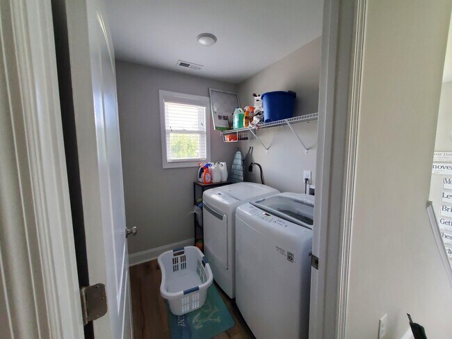 Foto del edificio - 106 Ridge Cove Ln