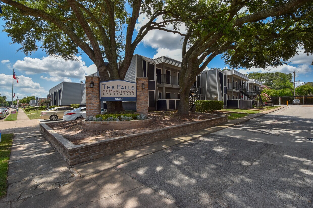 Falls of Maplewood Apartments Apartments in Houston, TX