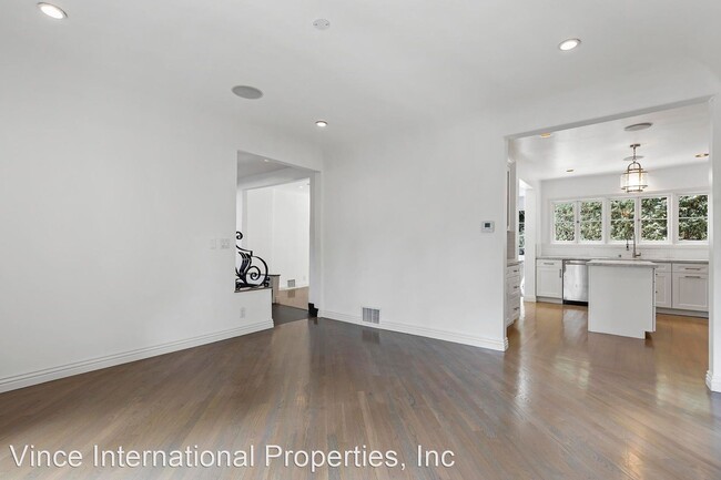 Foto del edificio - 5 br, 4.5 bath House - 1616 Queens Rd