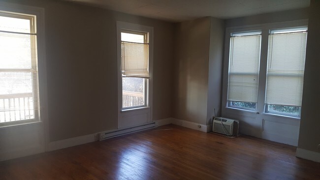 Foto del edificio - 226 Lynnwood Dr