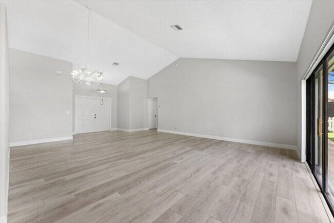 Foto del edificio - 5809 Sun Pointe Cir