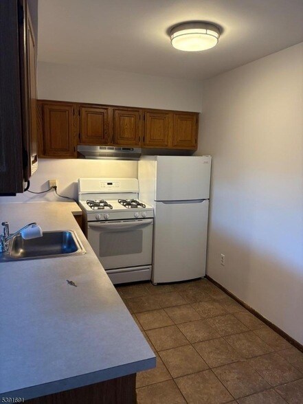 Building Photo - 2 Falkenstein Dr