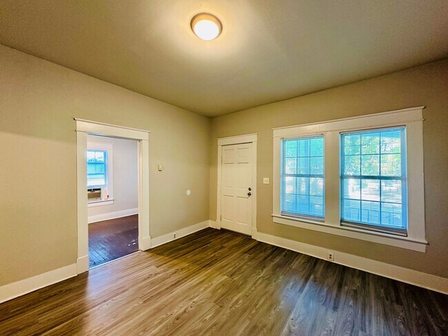 Foto del edificio - DOWNTOWN - 2 Bedroom - MOVE IN SPECIAL $500 OFF