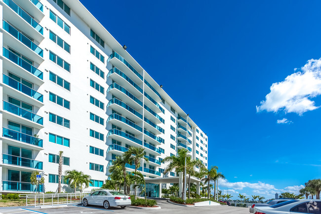 Foto del edificio - Wake Biscayne Bay North