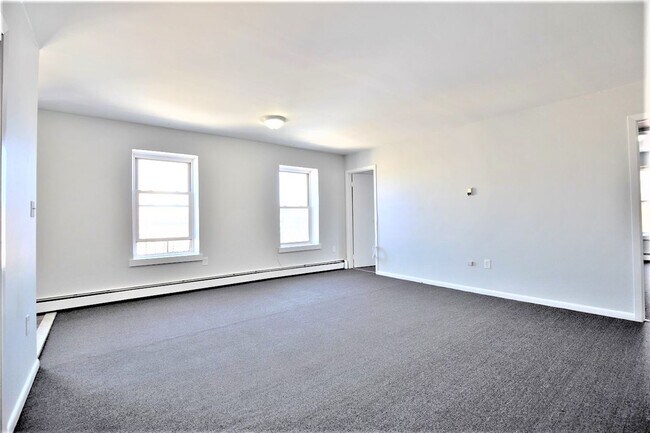 Building Photo - 103 4th St