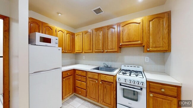 Building Photo - 243 W 72nd St