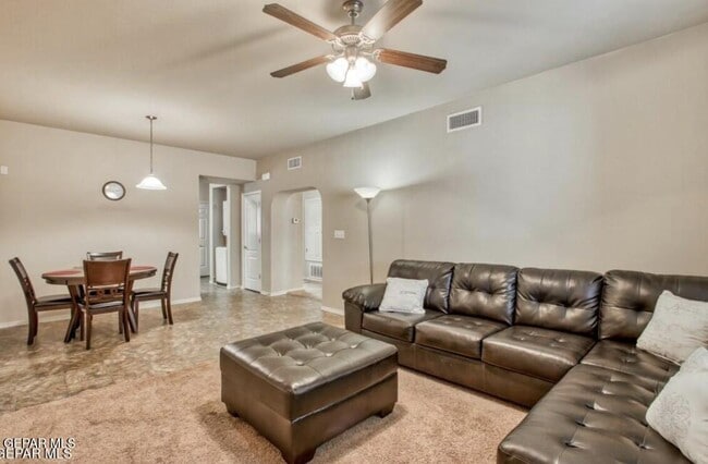 Foto del edificio - 14300 Gil Reyes Dr