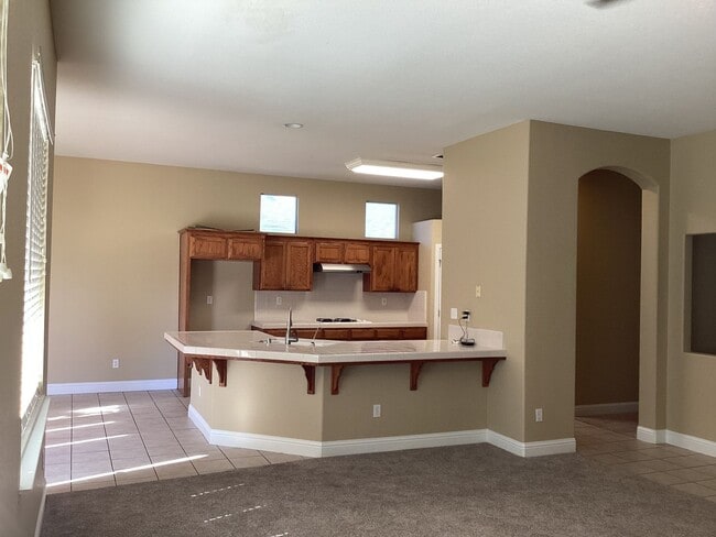Building Photo - 5686 E Lorena Ave