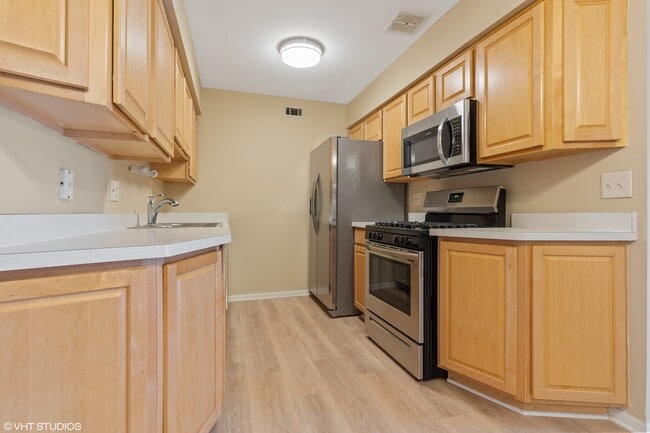 Building Photo - 1515 N Windsor Dr
