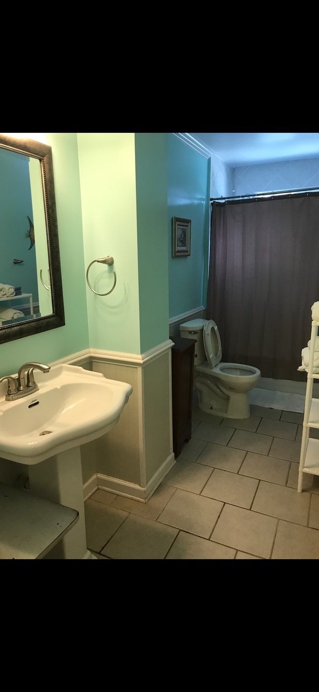 Building Photo - 408 Calhoun Dr