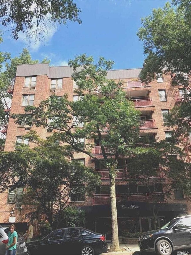 4325 Douglaston Pkwy Unit 2B, Queens, NY 11363 Apartment for Rent in