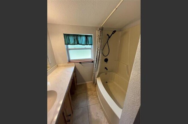 Foto del edificio - 2 Bedroom in Edgewater