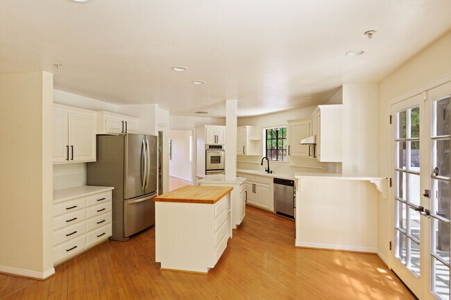 Building Photo - 5237 San Feliciano Dr