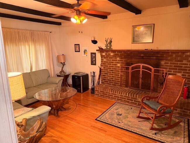 Foto del edificio - 5509 Whirlaway Rd