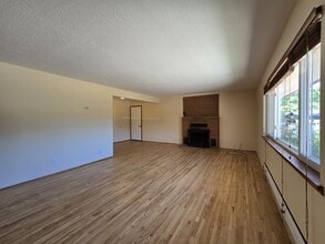 Building Photo - 512 Camino Solano