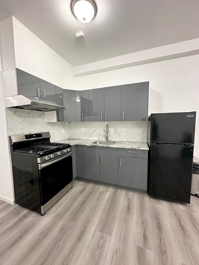 Kitchen - 1025 Buttonwood St