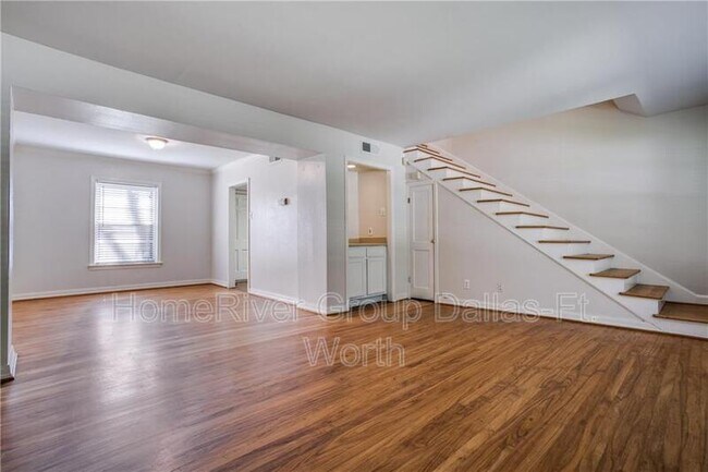 Building Photo - 6359 Bordeaux Ave