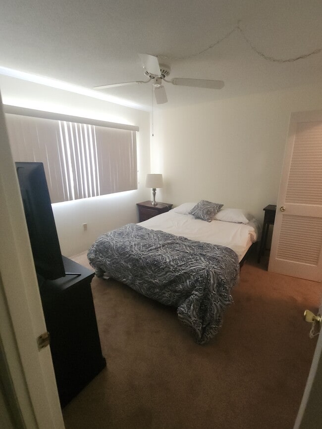 Building Photo - 4158 Tamiami Trl