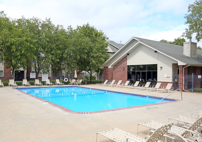 Pool - The Pointe Apartments