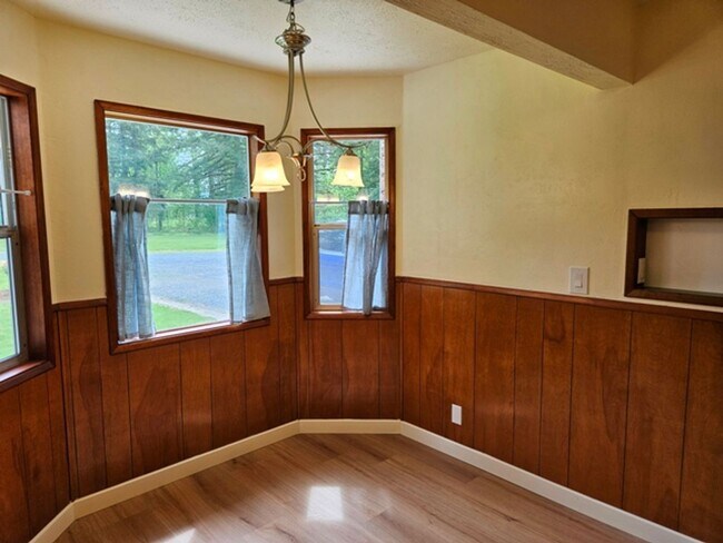 Foto del edificio - 3Bd/2Ba Single Story House - For Viewing!