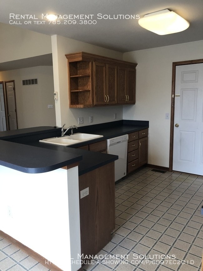Building Photo - Shawnee Heights School District-3 bedroom